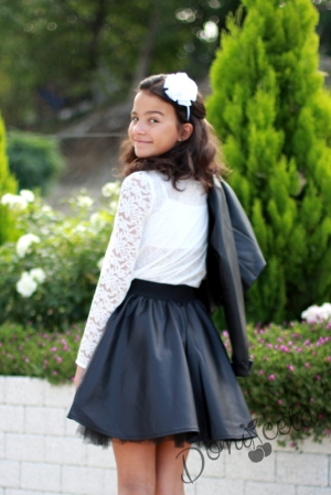 Комплект от 3 части- детска кожена пола в чернo, късо кожено яке в черно и блуза/риза от дантела за момиче