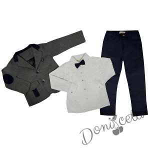 Елегантен комплект от панталон в тъмносиньо, риза в бяло, сако в сиво и папионка 