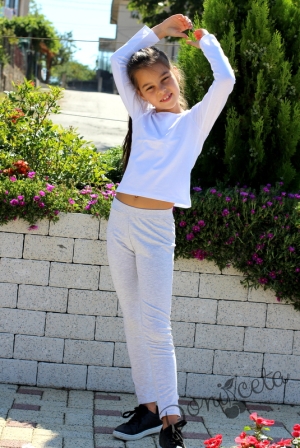 Детски ежедневен комплект от сако сиво, блуза в бяло и панталон