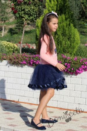 Детска рокля с дълъг ръкав в прасковено с картинка на момиче и тюл в тъмносиньо