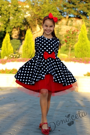 Ежедневна детска рокля с дълъг ръкав в тъмносиньо на бели точки с червен тюл отпред 