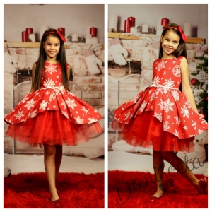 Детска коледна рокля в червено на бели снежинки с тюл в червено