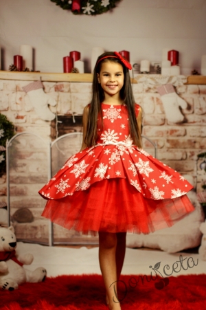 Детска коледна рокля в червено на снежинки с тюл