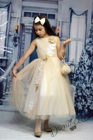 Детска дълга рокля без ръкав в златисто с цветя, дантела и тюл до долу с чантичка