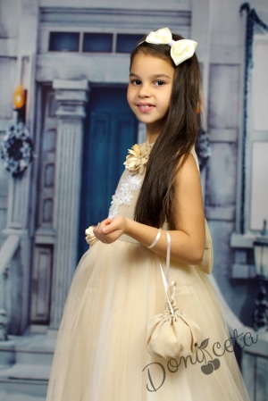 Детска рокля до земята без ръкав в златисто с цветя, дантела и тюл до долу с чантичка