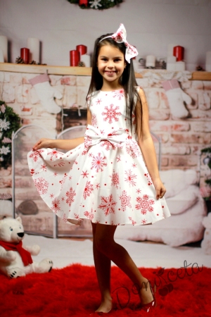 Коледна детска рокличка в бяло със снежинки в червено