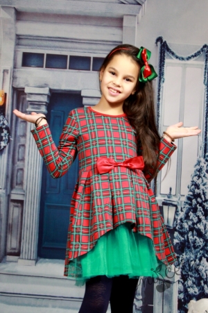 Коледна официална детска рокля в каре с дълъг ръкав и тюл в зелено