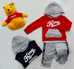 Бебешки комплект от панталон в сиво и суитшърт в червено с надпис за момче