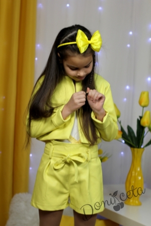 Късо детско кожено яке в жълто за момиче