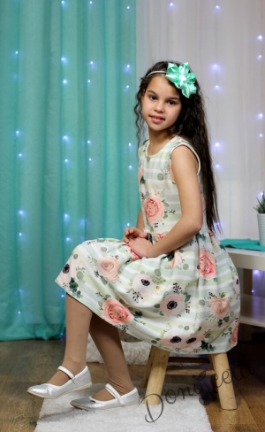 Детска рокличка без ръкав на цветя