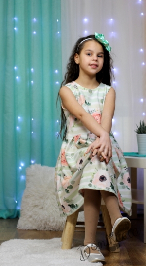 Детска рокличка без ръкав на цветенца