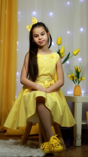 Детска рокля в жълто