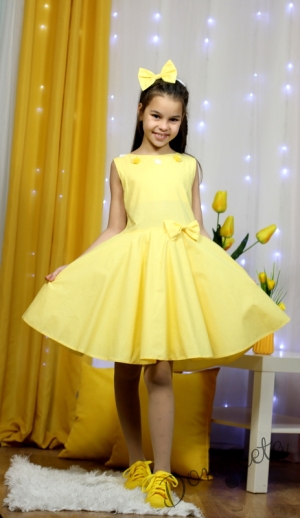 Детска рокля в жълто нежни цветчета в горната част тип клош Клариса