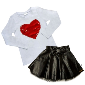 Детски комплект от кожена пола в черно и блузка в бяло със сърце