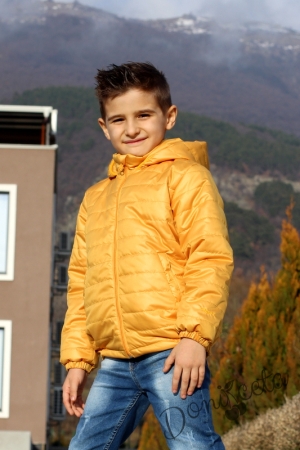 Детско яке с качулка в цвят горчица за момче 99692731