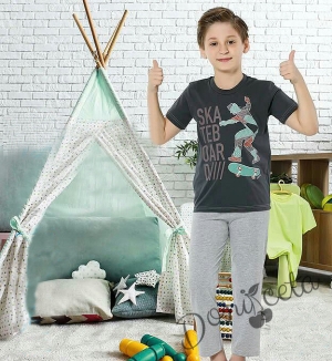 Детска пижама за момче с къс ръкав в сиво с картинка