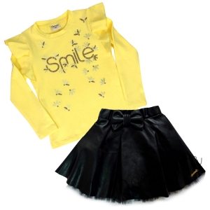 Детски комплект от кожена пола в черно и блузка в жълто с надпис