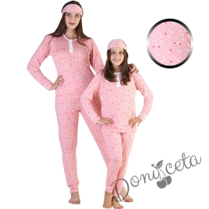 Детска пижама в розово на сърчица