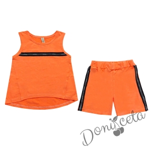 Летен комплект за момиче от потниче и къси панталони в неоново оранжево
