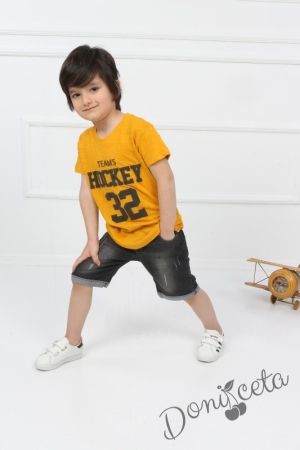 Комплект от блузка/тениска за момче с къс ръкав в горчица с  къси дънки 