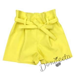 Жълти панталонки оъ комплект за момиче