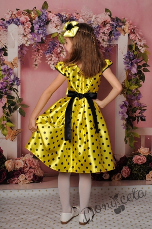 официална детска рокля в жълто на точки в черно