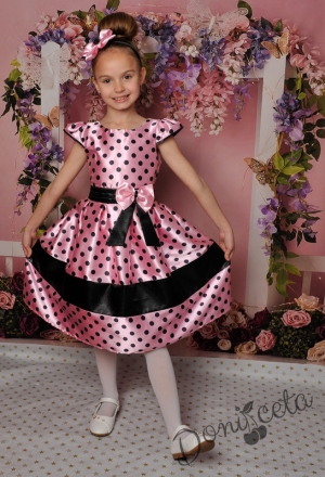 детска рокля в розово на точки
