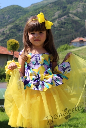 Детска рокля на цветя в жълто