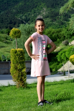 Ежедневна детска  права рокля в прасковено с надпис