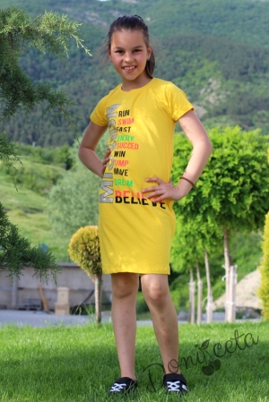 Ежедневна детска  права рокля в жълто с надпис