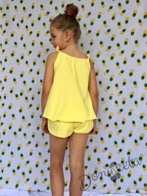 Комплект за момиче от потник и къси панталонки в жълто