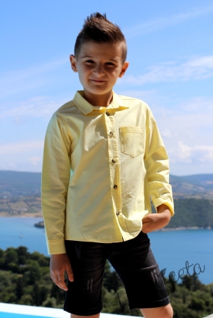 Комплект от детска риза с дълъг ръкав в жълто с джобче и къси дънки