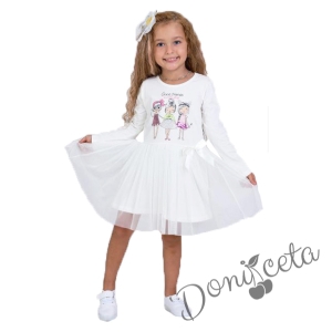 Детска рокля в бяло с дълъг ръкав с момиченца и тюл 