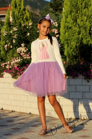 Детска рокля с дълъг ръкав в екрю с картинка на момиче и тюл в лилаво