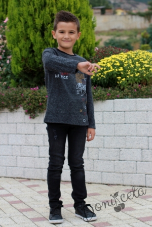 Детска блуза с дълъг ръкав в графитено сиво за момче с надпис 5264643