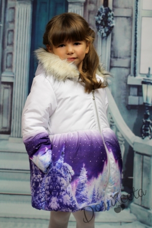 Детско зимно яке със снежна картинка със замък и качулка