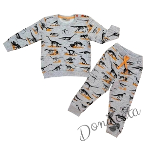  Комплект за момче от блуза и панталонки в сиво с динозаври