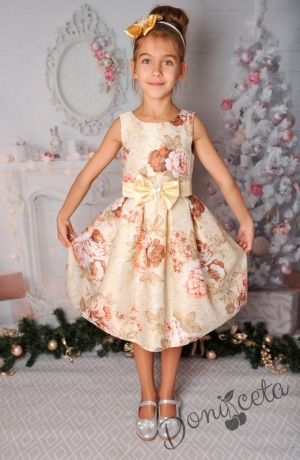 Детска официална рокля в златисто на нежни цветя с къс ръкав 241КБ