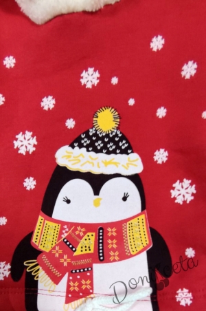 Коледен комплект от блузка в червено с пингвин и панталонки в сиво