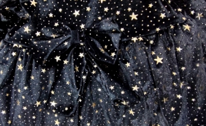 Детска рокля в черно с дълъг ръкав със звездички в златисто