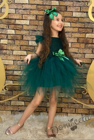 Официална детска рокля в зелено от пайети и тюл на пластове с панделка за коса