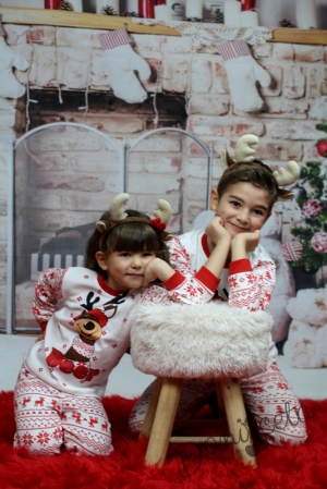 Коледна детска пижама в червено и бяло с еленче 935464