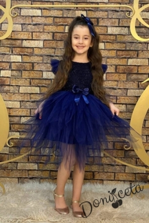 Официална детска рокля в тъмносиньо от пайети и тюл на пластове с панделка за коса
