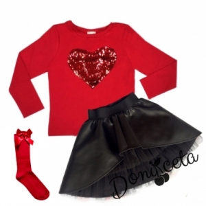 Комплект от кожена пола в черно, блузка със сърце от пайети в червено и чорапи