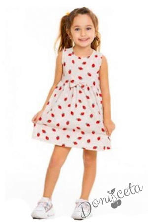 Ежедневна детска рокля без ръкав в бежово с ягодки
