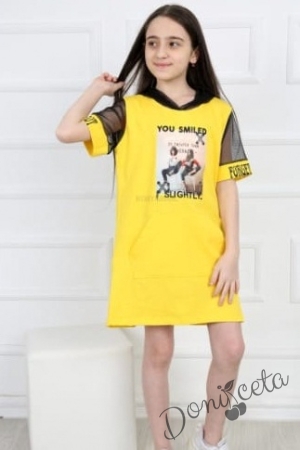 Детска рокля с къс ръкав и качулка в жълто 4346645