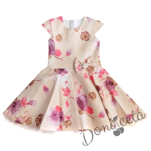 Официална детска рокля на нежни цветя в прасковено 6457653