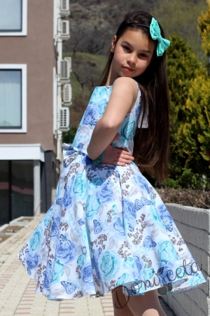 Официална или ежедневна детска рокля на цветя клош в светлосиньо