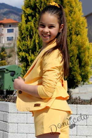 Детски комплект за момиче от къси панталонки и сако в жълто
