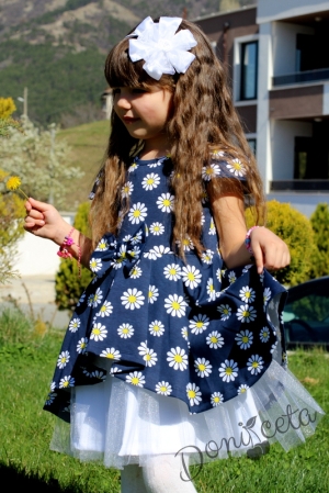 Детска рокля в тъмносиньо на маргаритки с къс ръкав и с тюл 